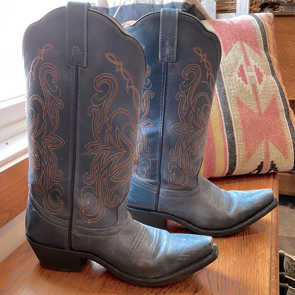 Smokey mountain Cowboy boot in dark teal with brown stitching details, size 5.5